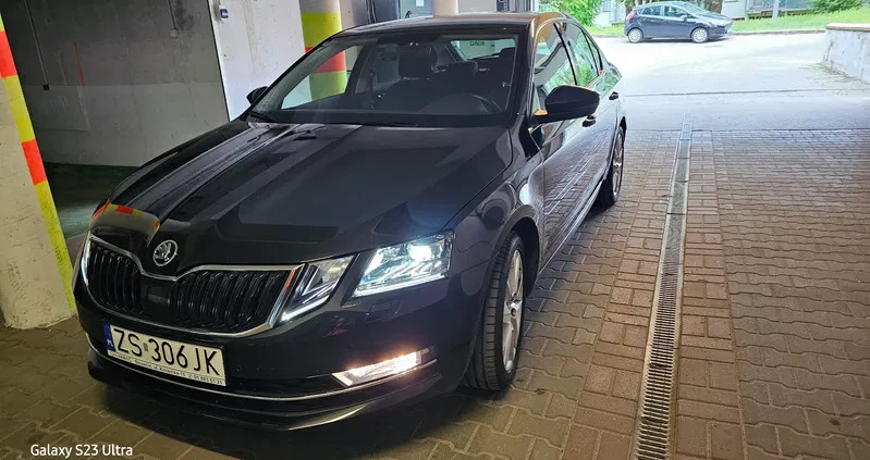 samochody osobowe Skoda Octavia cena 56000 przebieg: 122000, rok produkcji 2017 z Szczecin